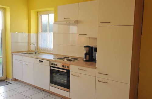 Neßmersiel Apartment | Comfortable apartment on the dike, child-friendly, garden, beach chair, WiFi