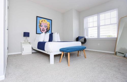 Woburn Apartment | Comfortable Apartment with Pool Gym & other Amenities #3304