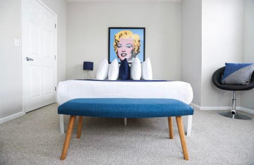 Woburn Apartment | Comfortable Apartment with Pool Gym & other Amenities #3304