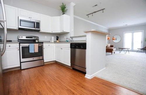 Woburn Apartment | Comfortable Apartment with Pool Gym & other Amenities #3304