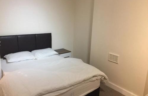 Aylestone House | Comfortable big room in Leicester