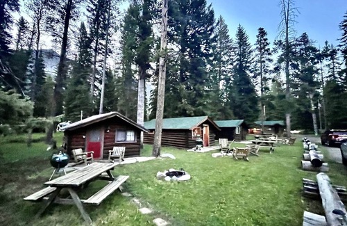 Cooke City-Silver Gate Cabin | Comfortable Cabin next to Yellowstone National Park