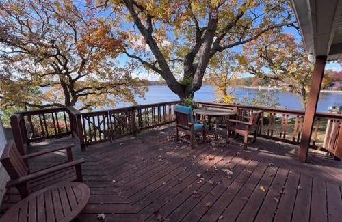 Bohners Lake House | Comfortable Cabin on Lake and 20 min from Ski Hill and Alpine Valley