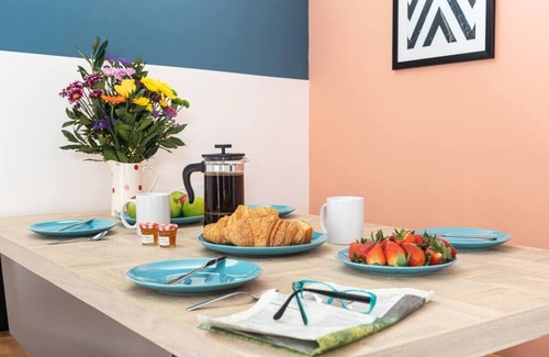 Lancaster Apartment | Comfortable City Apartment *Free Parking* Bridge Square Apartments