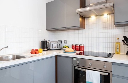 Lancaster Apartment | Comfortable City Apartment *Free Parking* Bridge Square Apartments