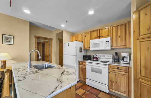 Copper Mountain Village Condo | Comfortable Condo in Prime Location with Hot Tub, Short Walk to Lifts - X414