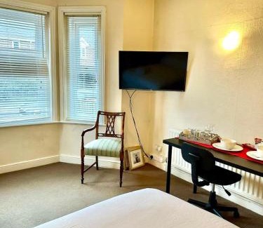 Branksome House | Comfortable, cosy room near town