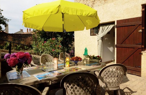 Bussieres Cottage | Comfortable cottage with garden, pets allowed