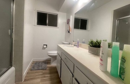 Fontana House | Comfortable family vacation/ business class.