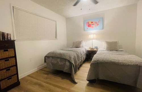 Fontana House | Comfortable family vacation/ business class.