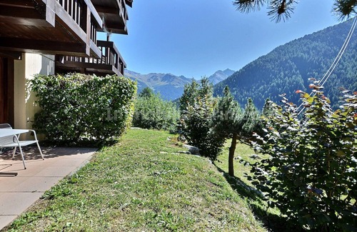 Grimentz Apartment | Comfortable flat for 2 to 4 people, living room with 1 divan bed (140), kitchen area with dishwasher