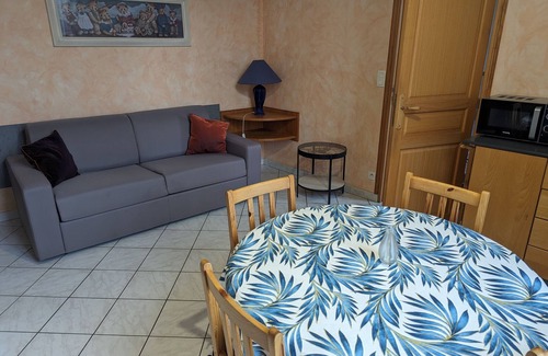 Bourbonne-les-Bains Cottage | Comfortable 3-Star Apartment with South-Facing Terrace, Near Spa and Casino