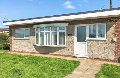 Chapel Saint Leonards Cottage | Comfortable bungalow with one double and one twin.