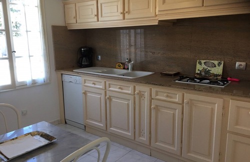 Aubignan House | Comfortable gite, quiet location in wooded grounds, swimming pool, terrace