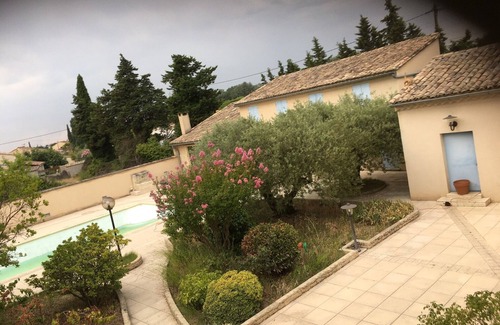 Aubignan House | Comfortable gite, quiet location in wooded grounds, swimming pool, terrace