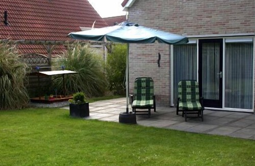 Breskens House | Comfortable holiday house 6 people directly behind the dike Pet allowed WiFi