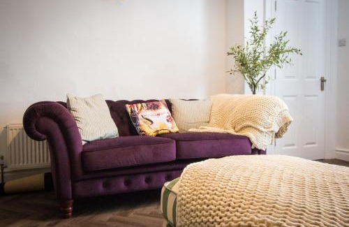 Brockholes House | Comfortable Holmfirth Home Near to Trails and Town Sleeps 5