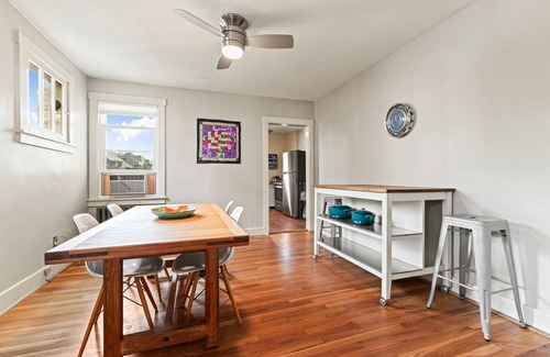 East Liberty House | Comfortable home with an artful flair close to PNC, museums and restaurants.