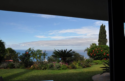 La Victoria de Acentejo House | Comfortable home with a beautiful blooming garden and a view of the Atlantic