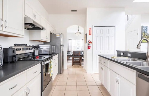 Kissimmee House | Comfortable house with hot tub, minutes away from theme parks