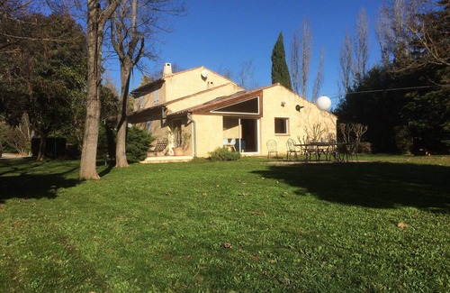 Saint-Maximin-la-Sainte-Baume Villa | Comfortable house with swimming pool and private tennis court in the heart of the green provence