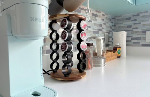 Hayward House | Comfortable House with a TV, Yard, Parking