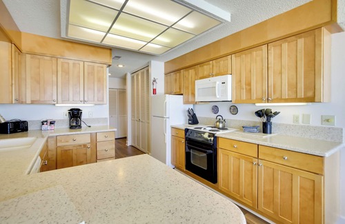 Lincoln Beach Condo | Comfortable Lincoln City Condo w/Patio & Views!