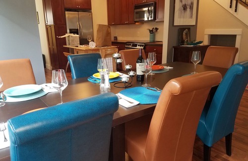 Hood River House | Comfortable Luxury in Downtown Area Hood River 3-Bedroom 2.5 Bath Townhome