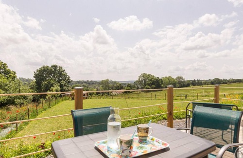 Saint-Lo Apartment | Comfortable mobile home with terrace in Saint-Lô