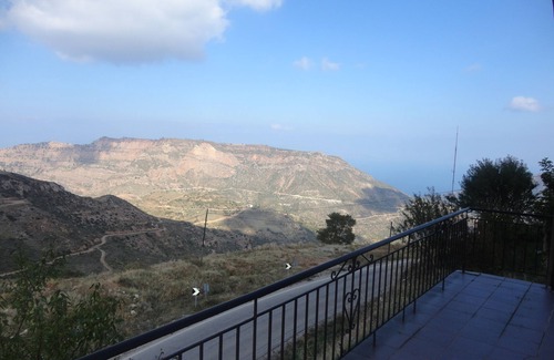 Kernitsa House | Comfortable mountain house near Punta beach, located 174 km from Athens airport