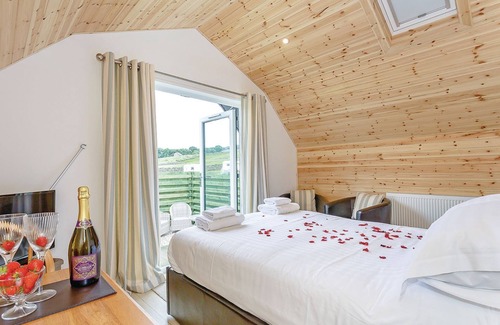 Hawes Cottage | Comfortable pod perfect for short stays for couples with a sense of fun.