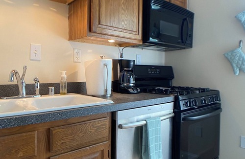 Fredericksburg Apartment | Comfortable & Quiet Historic Apartment with Work Space