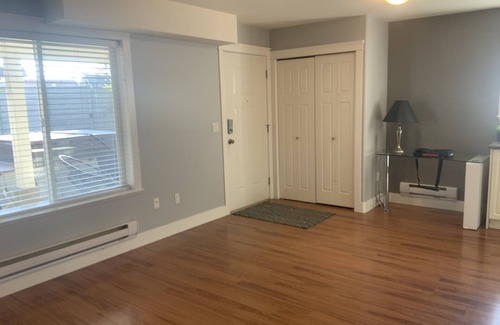 Regional District of Nanaimo Apartment | comfortable quiet 2 bedroom suite centrally located in Nanaimo BC.