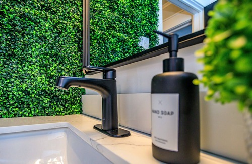 Southside Apartment | Comfortable & Quiet 3 Bedroom Parkside Duplex W/ King Bed