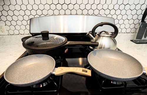 Southside Apartment | Comfortable & Quiet 3 Bedroom Parkside Duplex W/ King Bed