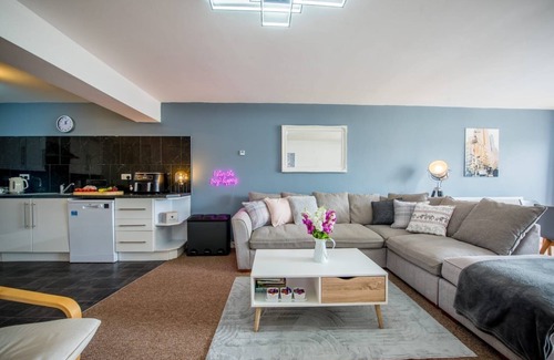 Llanteg House | Comfortable retreat in Narberth, 2 miles from beach, countryside views, walks