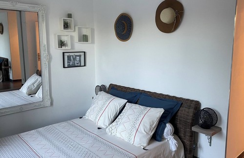 Narbonne Bed & Breakfast | Comfortable room for rent in a quiet, well-maintained villa,