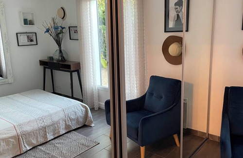Narbonne Bed & Breakfast | Comfortable room for rent in a quiet, well-maintained villa,