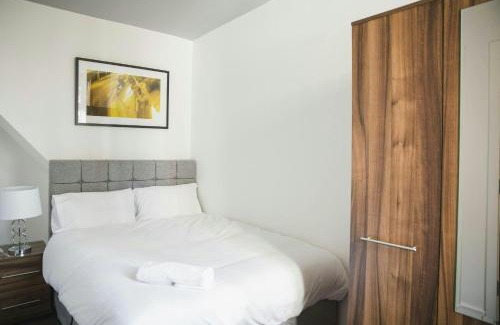 Aylestone House | Comfortable Room in Leicester