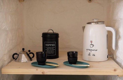 Terlizzi House | Comfortable room with private bathroom and sitting area