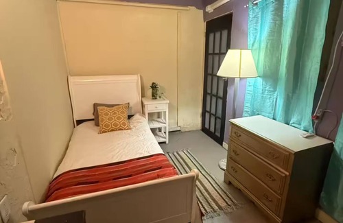 Homestead Bed & Breakfast | Comfortable Room with bathroom