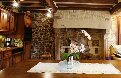 Doville Cottage | Comfortable semi-detached house with garden and pets allowed near the beach