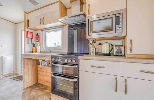 Hewas Water House | Comfortable spacious caravan with one double and one twin.