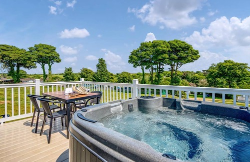 Hewas Water House | Comfortable spacious caravan with one double and one twin.