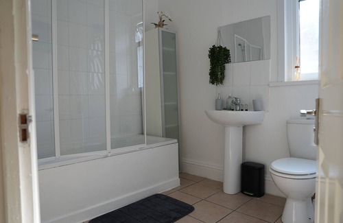 St. Leonard's House | Comfortable Spacious House With Serine Garden & Parking