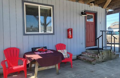 Birch Bay Apartment | Comfortable Studio #1 Across The Street From The Beach