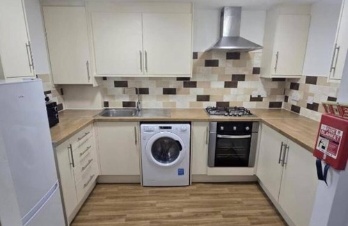 Leeds Apartment | Comfortable Triple Room with Private Shower