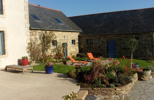 Plomodiern House | Comfortable vacation home in the country of myths and legends