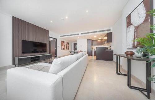 Bur Dubai Apartment | Comfy 1 Bed in Sky Gardens Sleeps 4 With Pool