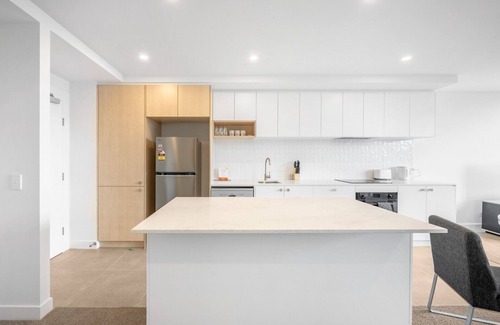 Lyons Apartment | Comfy 1 Bedroom Apartment Next to Woden Westfield